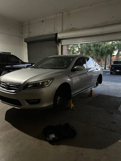 Lightning Wheels and Tires LLC