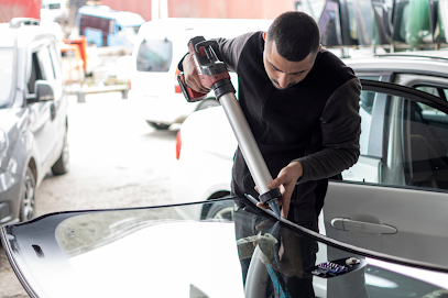 r-j-auto-glass-repair-washington-washingtondc - Auto Service Shop