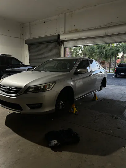 Lightning Wheels and Tires LLC